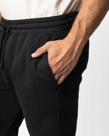 SNOCKS Tapered Jogginghose in Schwarz