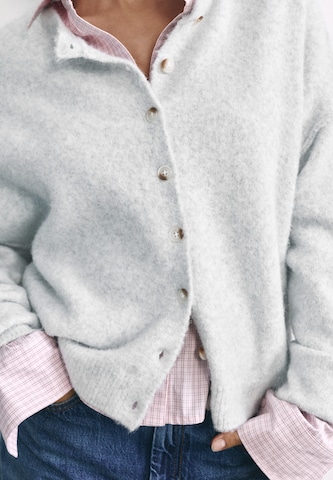 Pull&Bear Pletena jopa | siva barva