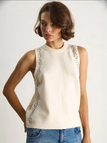Top in maglia di Bianco Lucci in beige