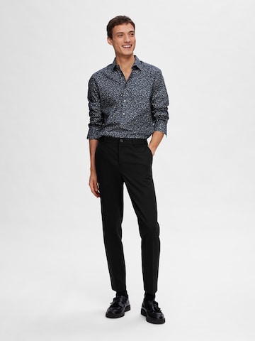 SELECTED HOMMESlimfit Chino hlače 'Delon' - crna boja