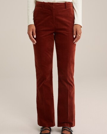 Regular Pantalon à plis WE Fashion en marron : devant