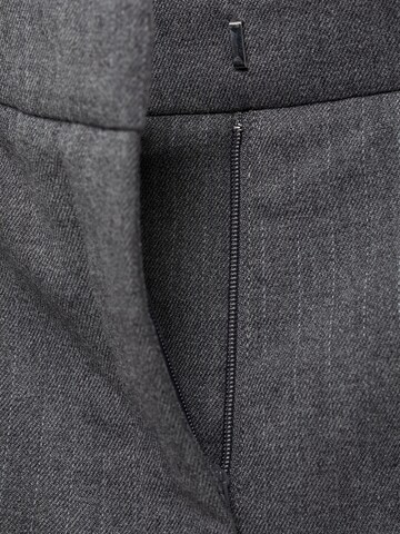 MANGO Slimfit Pressveckad byxa 'WARM' i grå