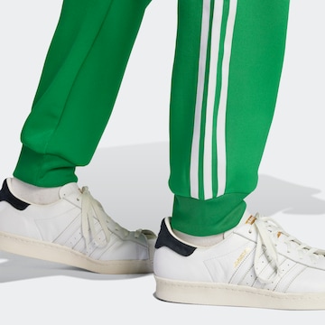 Effilé Pantalon 'Adicolor Classics+ Sst' ADIDAS ORIGINALS en vert