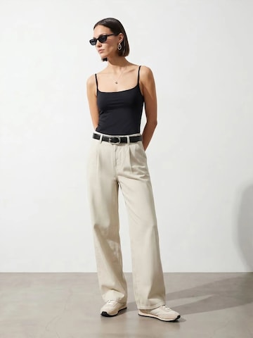 Dilvin Tanktops & Camis in Schwarz