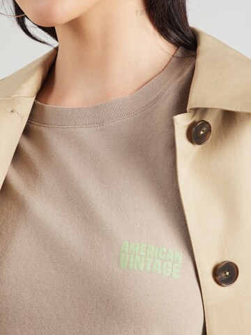 AMERICAN VINTAGE Футболка 'YKOBOW' в Серый