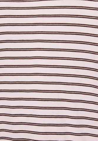 Tricou de la Pull&Bear pe maro