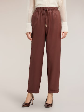 Regular Pantalon MOTIVI en marron