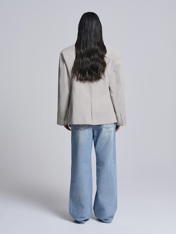 AEMMI Blazer in Grey