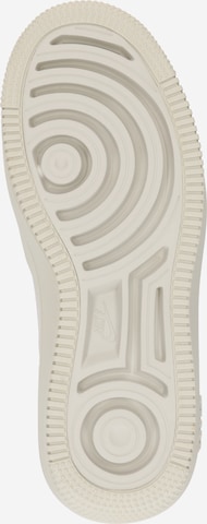Nike Sportswear Matalavartiset tennarit 'Air Force 1 PLT.AF.ORM' värissä ruskea