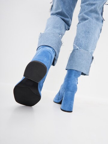 CESARE GASPARI Ankle Boots in Blue