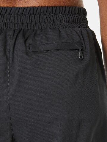 Regular Pantaloni sport de la Girlfriend Collective pe negru