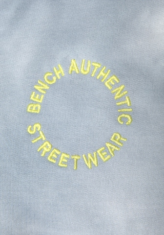 BENCH Sweatshirt in Blauw