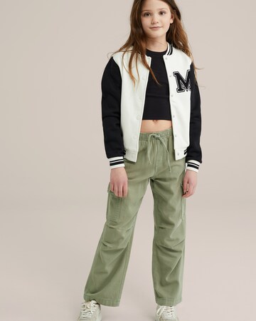 Geacă de primăvară-toamnă de la WE Fashion pe alb