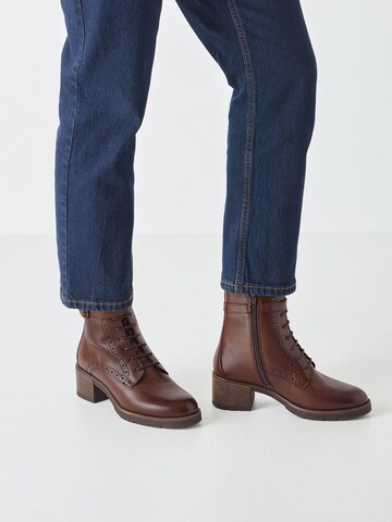 Tamaris Lace-up bootie in Brown