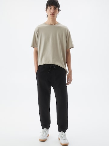Pull&Bear Tapered Trousers in Black