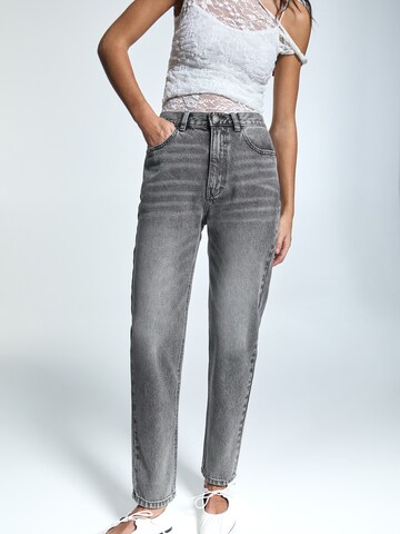 Loosefit Jean Pull&Bear en gris : devant