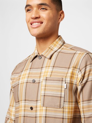 Les Deux - Ajuste regular Camisa 'Keanu' en marrón