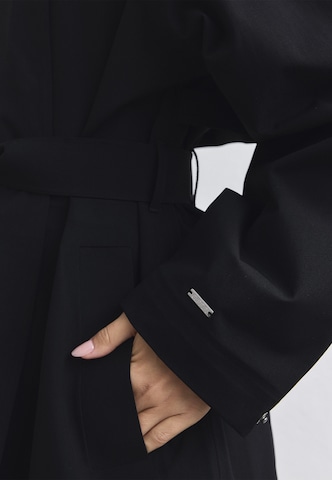 Aim'n Mantel in Schwarz