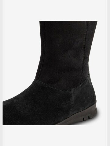 VITAFORM Boots in Black