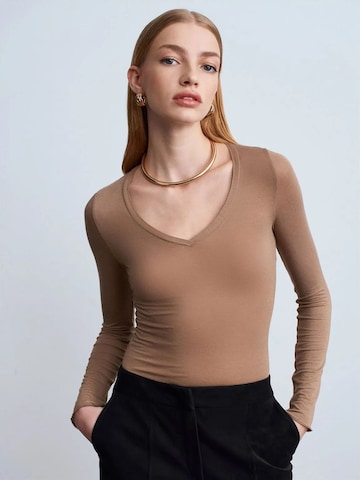 Dilvin Top in Brown