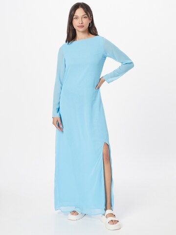 Robe NA-KD en bleu : devant