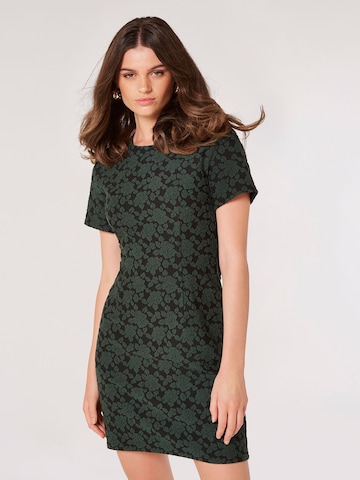 Robe Apricot en vert : devant