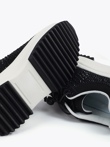 Lola Casademunt Låg sneaker i svart