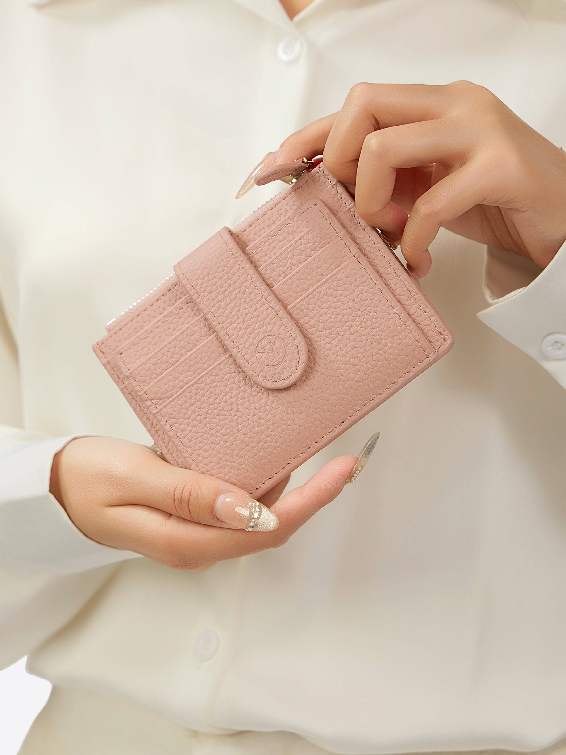 Victoria Hyde Wallet ' Vivi ' in Pink: front