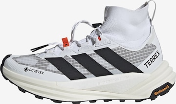 ADIDAS TERREX - Zapatos bajos 'Freehiker 3 Ultra' en blanco: frente