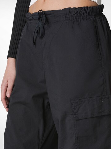 Effilé Pantalon cargo DEHA en noir