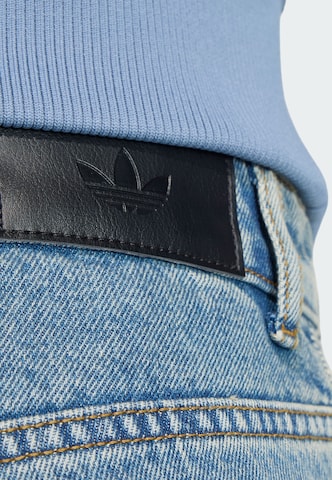ADIDAS ORIGINALS - Loosefit Calças de ganga 'Firebird Adicolor' em azul