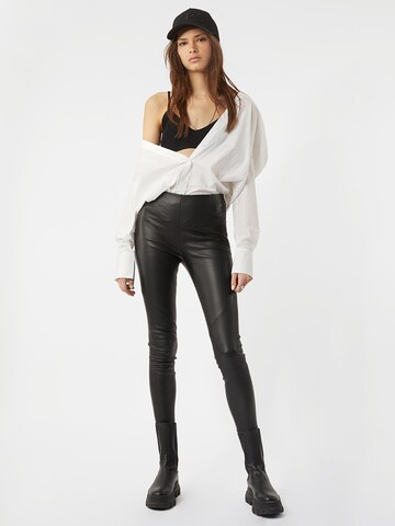 Young Poets - Blusa 'Jadea collar' en blanco