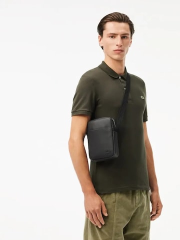 LACOSTE Skuldertaske 'Classic Homme' i sort