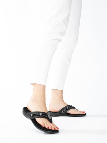 Minnetonka T-bar sandals 'Silverthorne 360' in Black