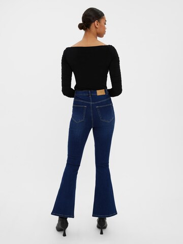 VERO MODA Flared Jeans 'MISTY' i blå