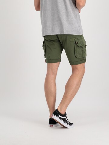 Regular Pantalon cargo ALPHA INDUSTRIES en vert