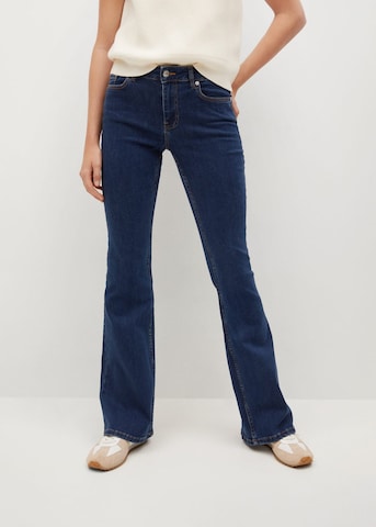 MANGO Flared Jeans in Blauw: voorkant