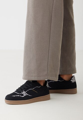 Baskets basses ' CHARMIX ' BRITISH KNIGHTS en noir : devant