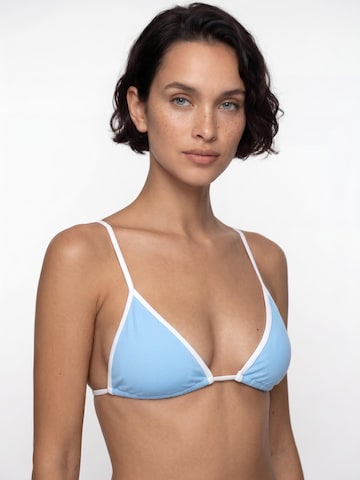 Flavia Valentini Triangel Bikini 'Bikini Triangolo Contrast Sky Blue & White' in Blauw