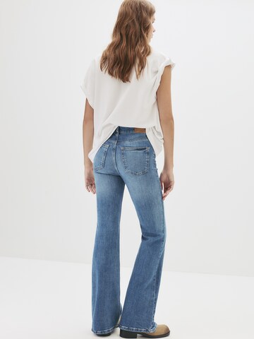 Pull&Bear Flared Jeans in Blauw