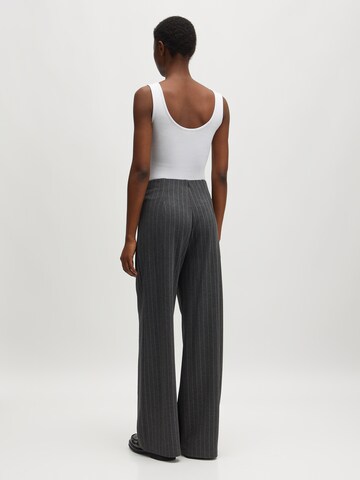 Wide Leg Pantalon 'Kalinda' EDITED en gris
