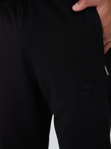 Tommy Life Skinny Sporthose 'Jogginghose'‌‌‌ in Schwarz