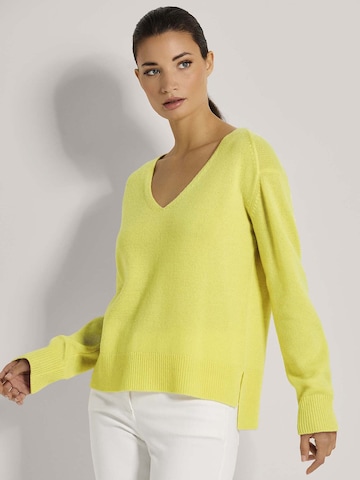 MADELEINE Pullover in Gelb: Vorderseite