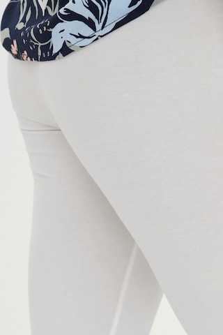 Coupe slim Leggings 'KOKOS' Fransa en blanc