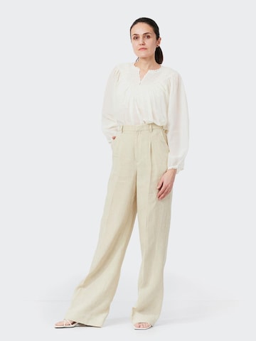 Flared Pantaloni con pieghe 'Marlene 7693' di W. Wegener in beige