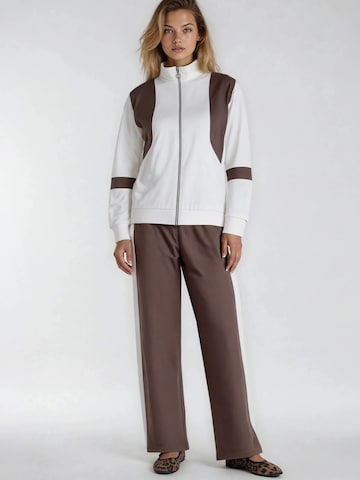 Survêtement Hiccup en marron : devant