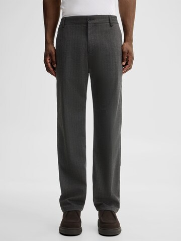 STRELLSON Regular Trousers in Grey: front