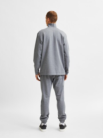 SELECTED HOMME Sweatshirt i grå