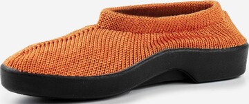 Chaussure basse Arcopedico en orange : devant