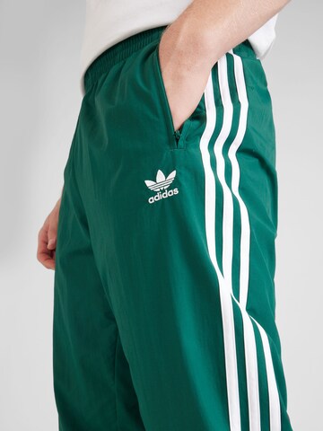 ADIDAS ORIGINALS Tapered Broek in Groen